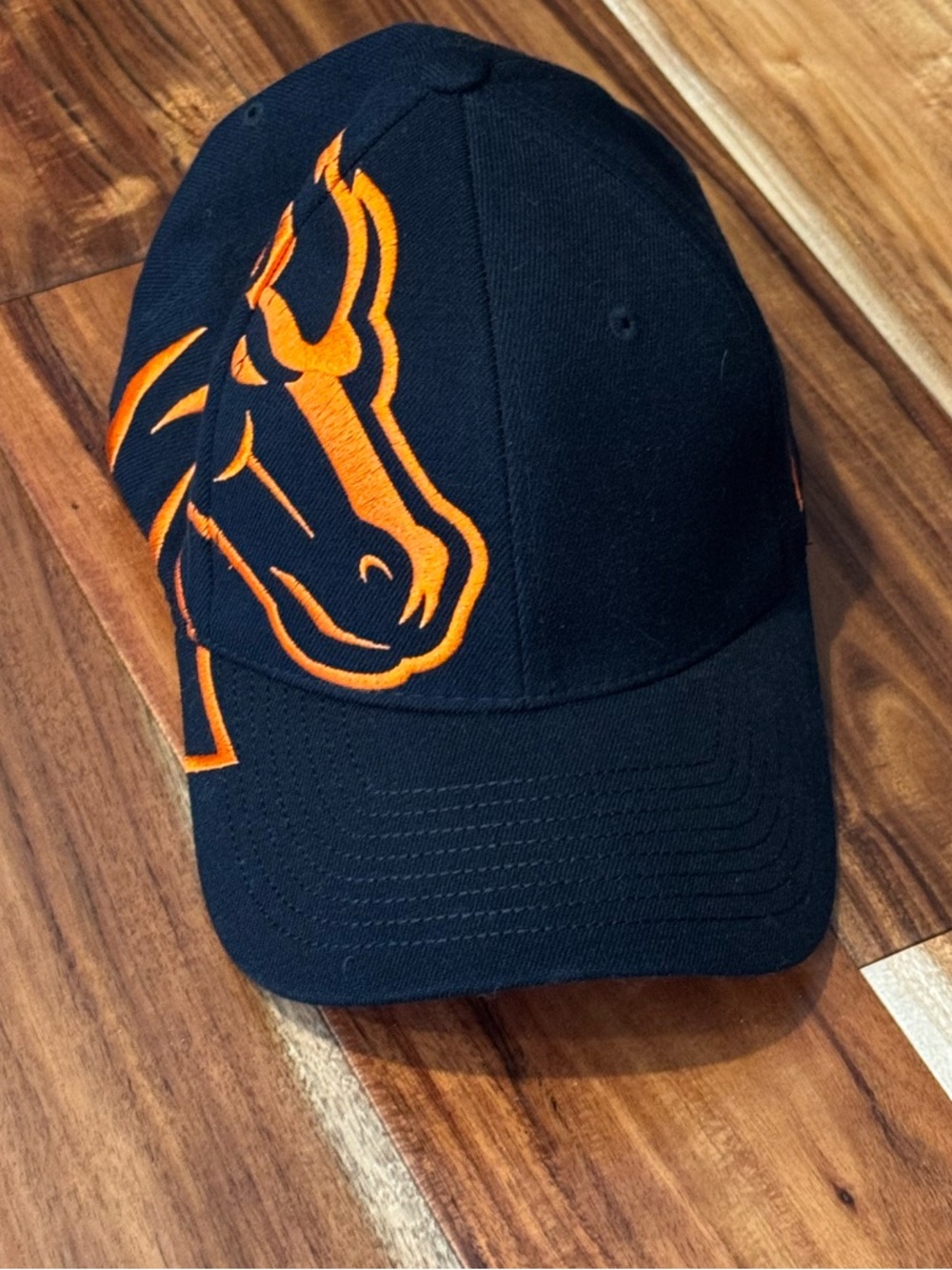 Black/orange Boise State fitted hat size S
